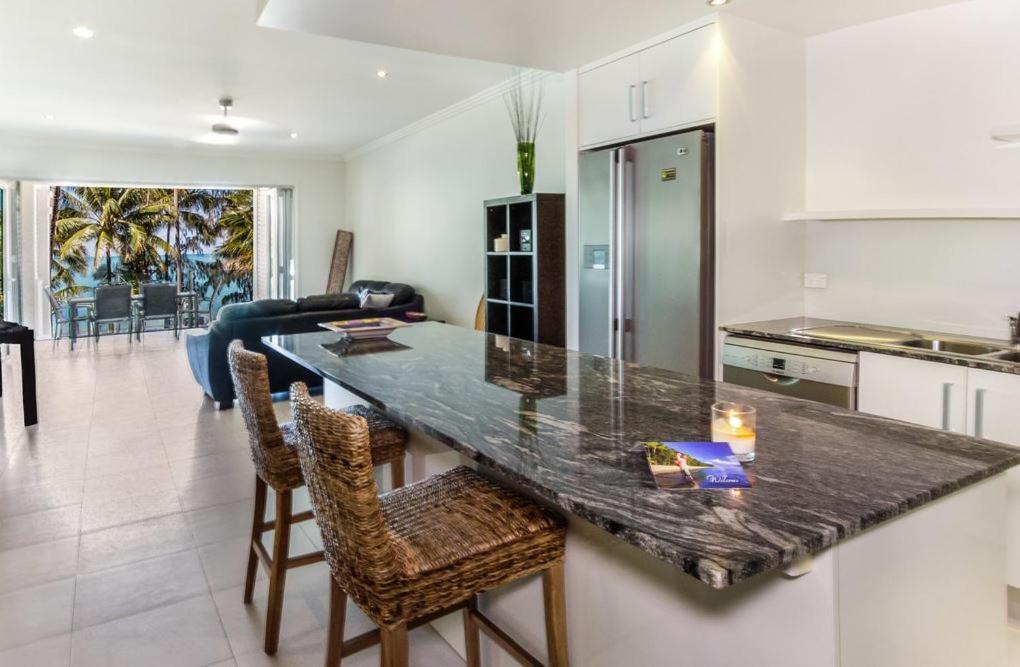 Island Views Beachfront Apartments Palm Cove Zewnętrze zdjęcie